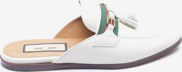 Gucci Flats & Loafers in 36,5 in White: front