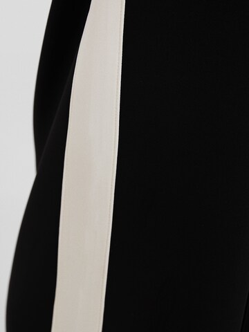 Loosefit Pantalon à plis Bershka en noir
