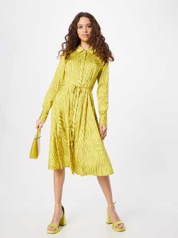 DELICATELOVE - Vestidos camiseiros 'AMIRA' em amarelo