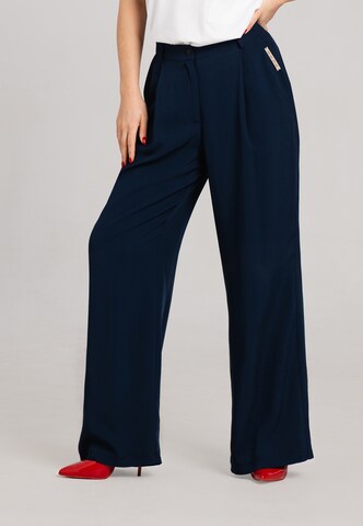 KALITE look Flared Pleat-Front Pants in Blue: front