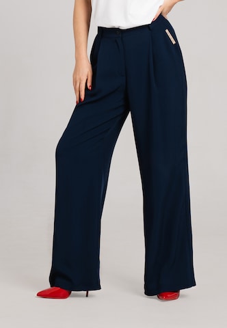 KALITE look Flared Pleat-Front Pants in Blue: front