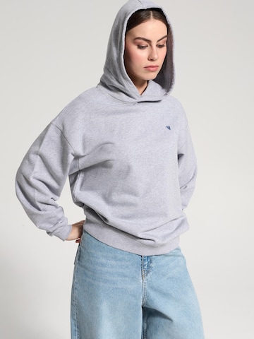 Sweat-shirt 'Lucienne' NOWIHT en gris