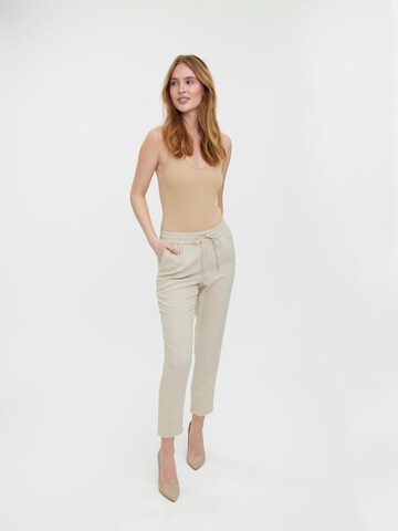 Tapered Pantaloni 'JESMILO' di VERO MODA in grigio