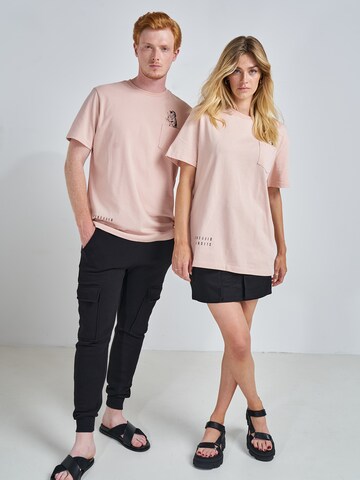 ABOUT YOU x Swalina&Linus T-shirt 'Liam' i rosa