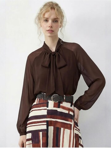 Bianco Lucci Blouse in Brown: front