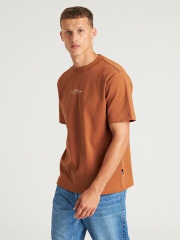 CHASIN' Shirt ' Draco ' in Bruin