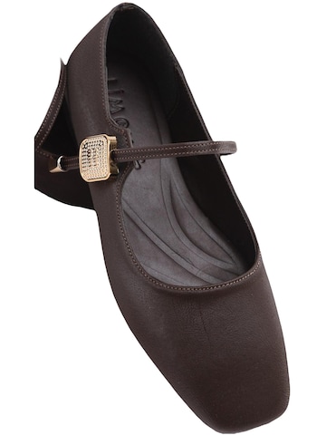 Limoya Strap ballerina 'Amilia' in Brown
