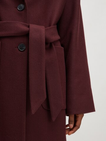 EDITED Between-Seasons Coat 'Santo' in Red