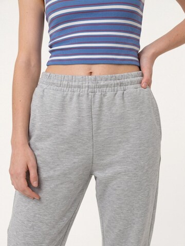 Alexa Dash Tapered Broek in Grijs