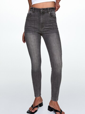Pull&Bear Skinny Jeans in Grey: front