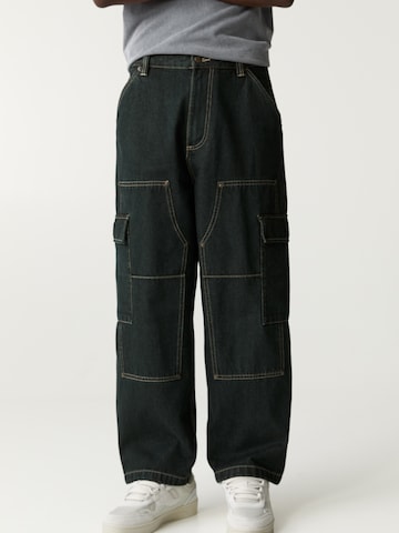 Pull&Bear Baggy Cargo jeans in Black: front