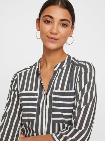 VERO MODA Blouse 'Erika' in Grijs