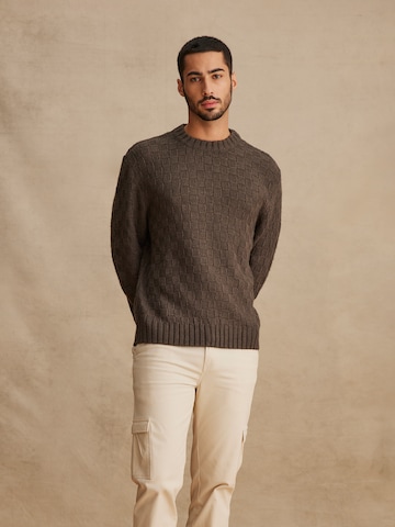 DAN FOX APPAREL Sweater 'Hermann' in Grey