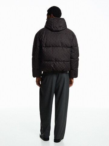 Bershka Talvitakki värissä musta