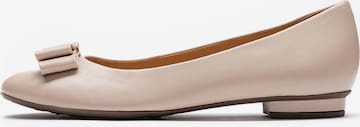 Ballerina di Kazar in beige: frontale