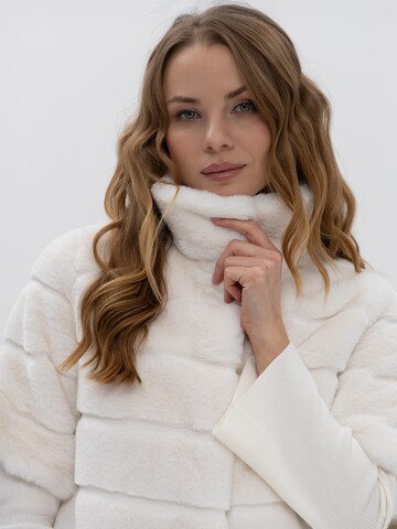 Passioni Between-Season Jacket 'Cropped Fellimitat' in Beige