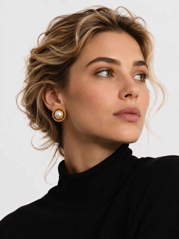 RteRme Náušnice 'Liora Pearl Encased Stud Earrings' – zlatá