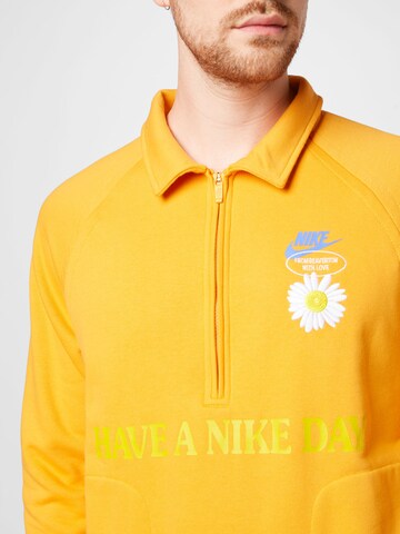 Nike Sportswear Sweatshirt in Yellow