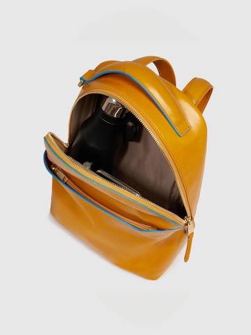 Piquadro Backpack in Yellow