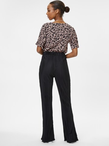 Flared Pantaloni di Monki in nero