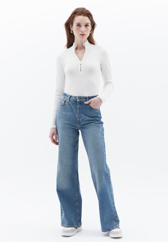 OXXO Shirt in White