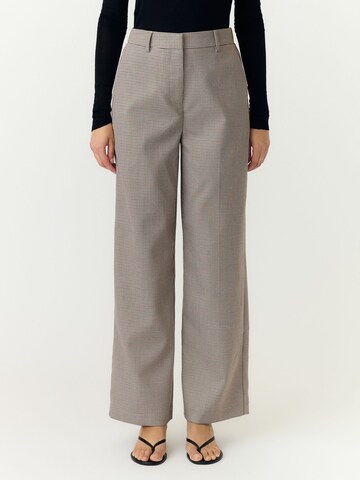 Wide Leg Pantalon à plis 'YASChekka' YAS en noir : devant