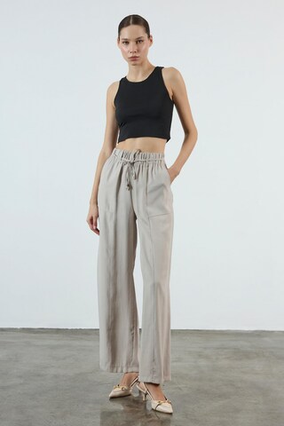 Wide Leg Pantalon Trendyol en gris