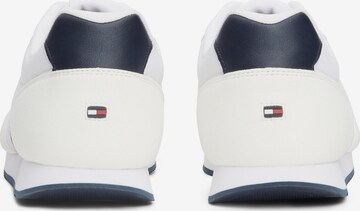 Sneaker low 'Essential' de la TOMMY HILFIGER pe alb