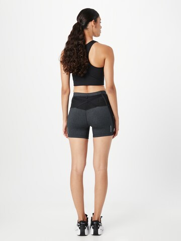 Skinny Pantalon de sport 'DISTANCE SUPPLY 5IN SPRINTER' ASICS en noir