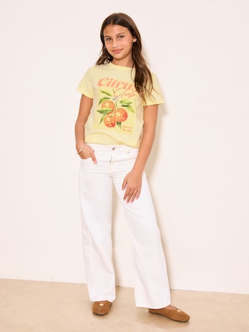 T-Shirt 'Disco Cherry' Lipsy en jaune