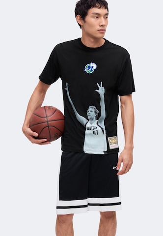 Mitchell & NessMajica 'NBA PLAYER MAVERICKS - NOWITZKI' - crna boja: prednji dio