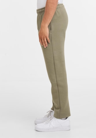 Effilé Pantalon 'Essential' Urban Classics en vert
