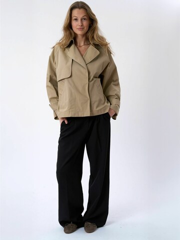 Giacca di mezza stagione ' SHORT ' di TEESHOPPEN in beige
