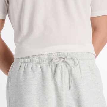 new balance Regular Broek 'Reimagined Fleece Graphic Short 7' in Grijs