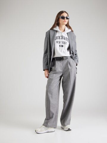 Abercrombie & Fitch - Sudadera en gris