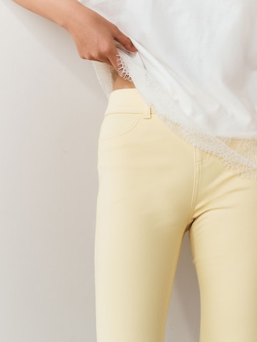 Next Дънки Bootcut Клин в жълто