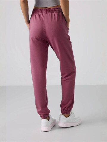 Tommy Life Tapered Nadrág 'Jogginghose' - lila