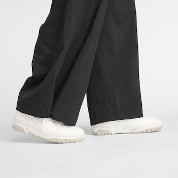 new balance Loosefit Cargobroek in Zwart