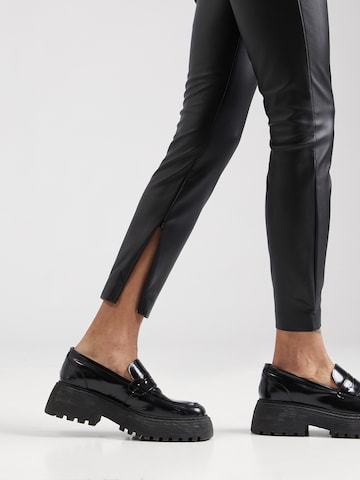 Skinny Pantaloni de la IKKS pe negru