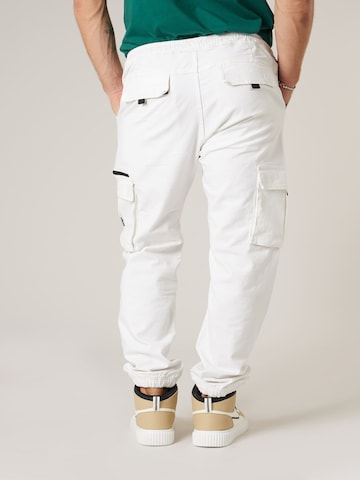 Regular Pantalon Deeluxe en blanc