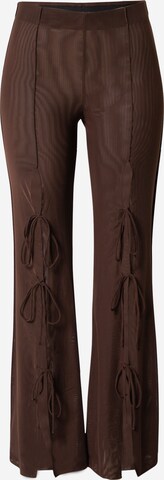 WEEKDAY Flared Broek 'Ebba' in Bruin: voorkant