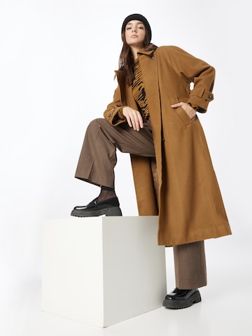Manteau mi-saison 'Travis' WEEKDAY en marron