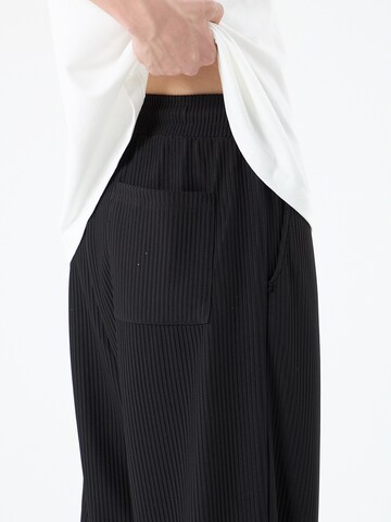 Loosefit Pantaloni di VAMOS CLO in nero
