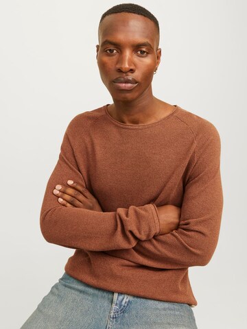 Coupe regular Pull-over 'JJEHill' JACK & JONES en marron : devant