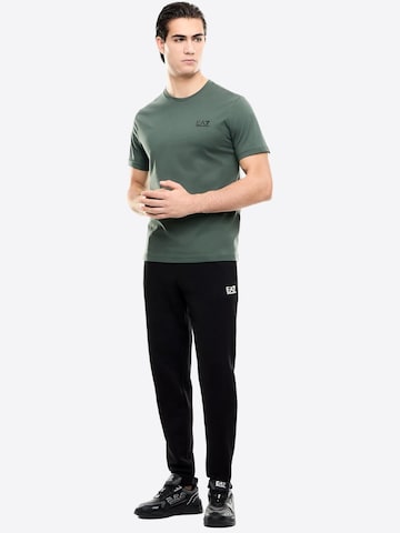Maglietta 'T-shirt EA7 da Uomo - nero 8NPT250208 NEROORO' di EA7 Emporio Armani in verde