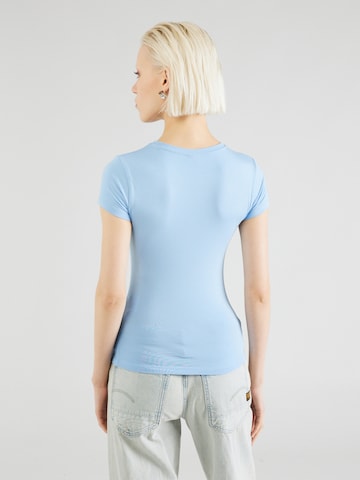 Gina Tricot T-shirt i blå