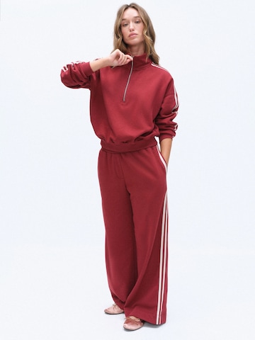 The Set Sweat suit in Red: front