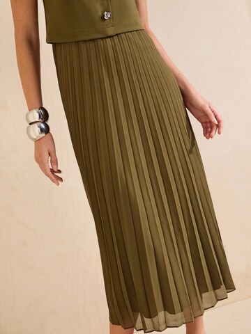 Rochie de la Friends Like These pe verde