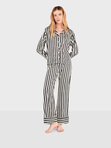 Gisela Pyjama in Zwart: voorkant