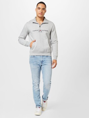 TOMMY HILFIGER Sweatshirt in Grey